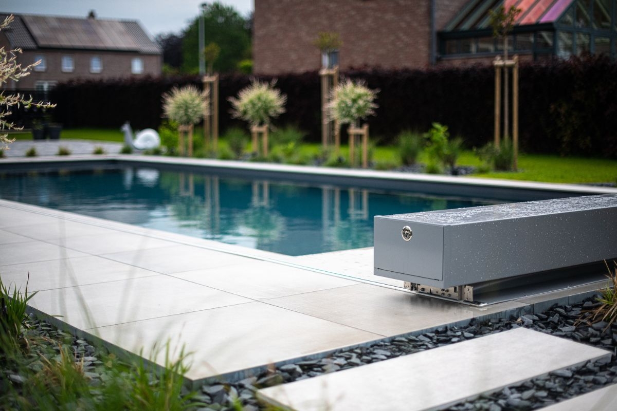 Sicher Effizient Formschoen Schwimmbadabdeckung Im Kundenprojekt Mit Abritaly Swiss Sa 3